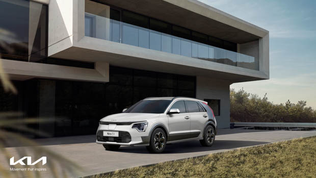 Kia Niro 2022 front 3/4 white