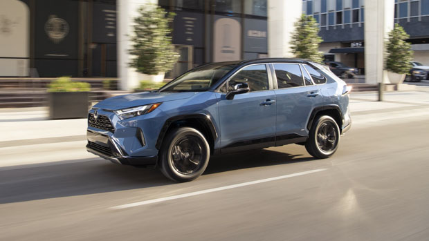 Toyota RAV4 US 2022 front 3/4