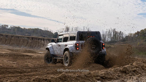 Bronco Raptor 2023 drifting in the mud
