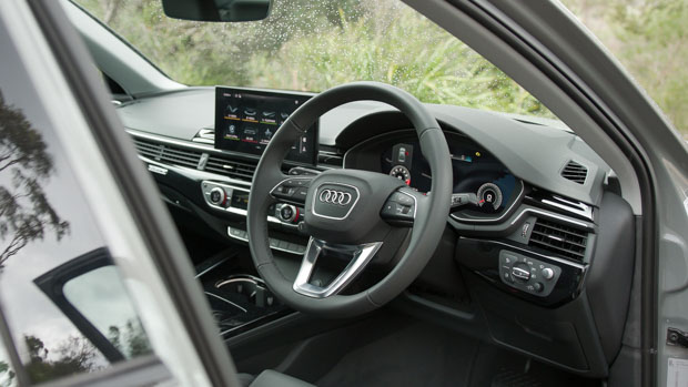 Audi A4 45TFSI 2022 steering wheel
