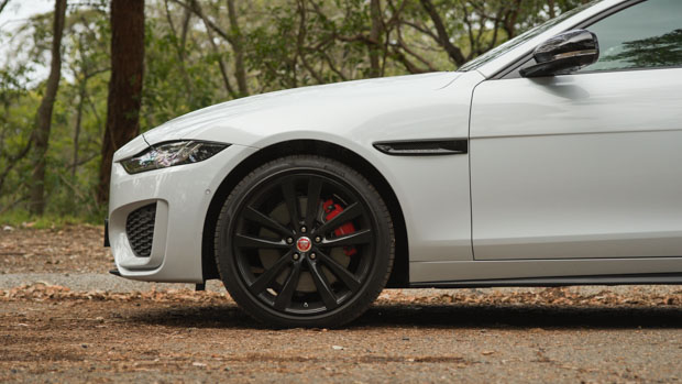 Jaguar XE P300 AWD Black 2022 wheels