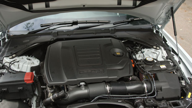 Jaguar XE P300 AWD Black 2022 engine