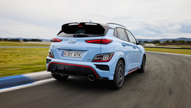 Hyundai Kona N 2022 blue driving