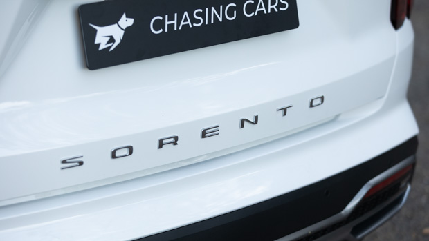 Kia Sorento S V6 2022 badge