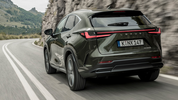 Lexus NX 2022 green rear end