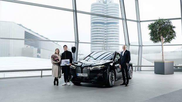 BMW iX xDrive40 1 millionth car with owners