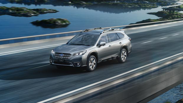 Subaru Outback Touring 2022 driving