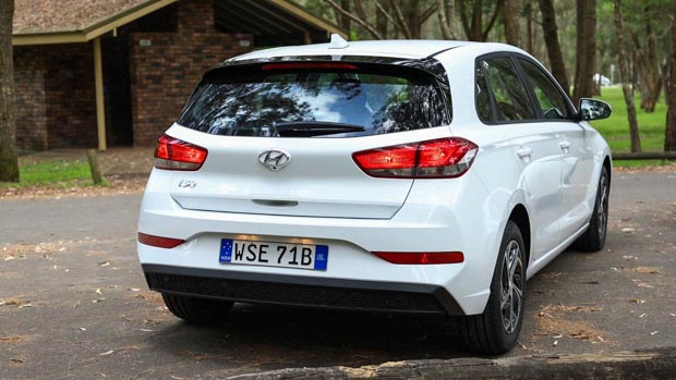 Hyundai i30 hatch base 2021 rear 3/4