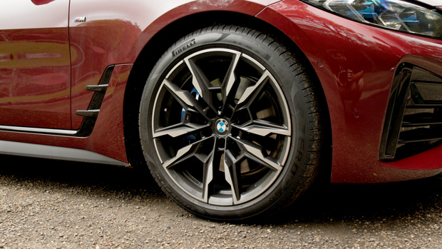 2022 BMW M440i sedan purple - wheels