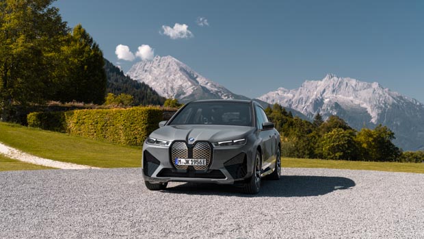 BMW iX M60 2022 front 3/4