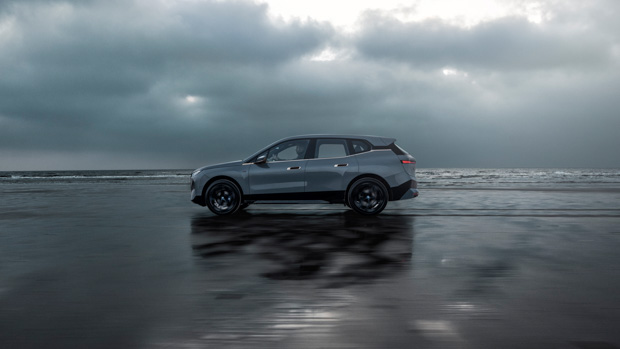 BMW iX M60 2022 profile