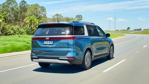 Kia Carnival SLi 2021 Highway Driving