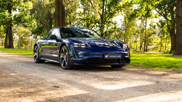 Porsche Taycan 2022 social