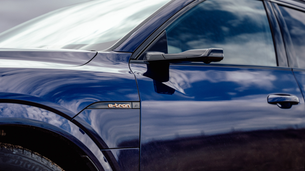 Audi e-Tron S 2022 mirror