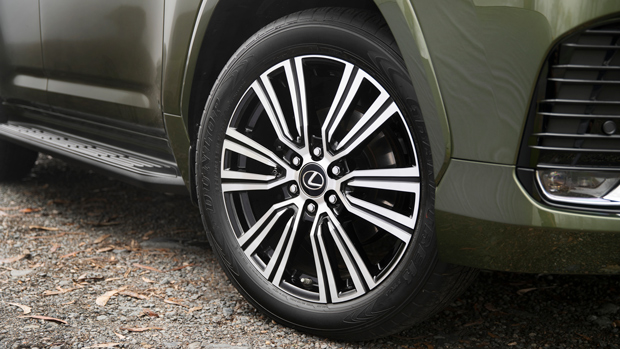 2022-Lexus-LX-500d-SUV-green-1