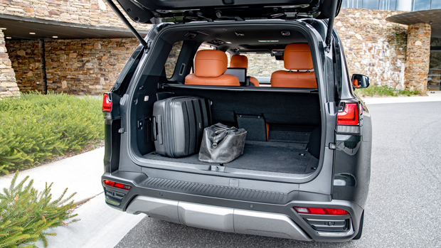 2022-Lexus-LX-600-SUV-black-11