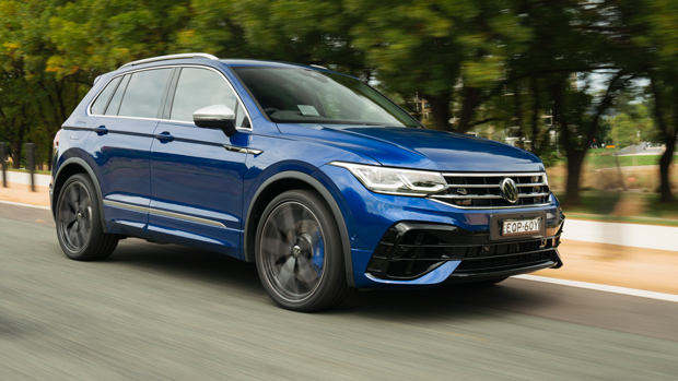 Volkswagen Tiguan R 2022 front 3/4 driving