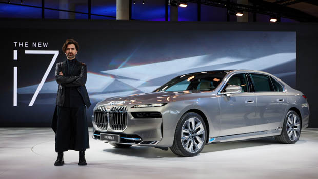 BMW i7 2023 with designer