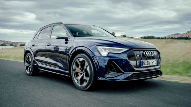 Audi E-tron S 2022 front 3/4 driving