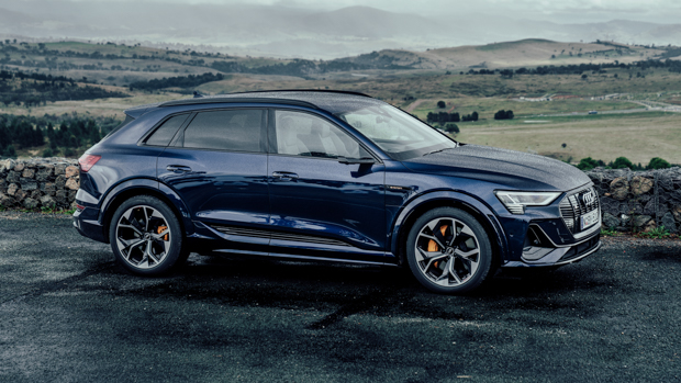 Audi E-tron S 2022 side