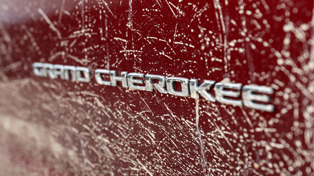 2022 Jeep Grand Cherokee Limited SUV red - badge