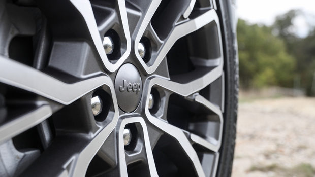 2022 Jeep Grand Cherokee Summit SUV silver - wheel