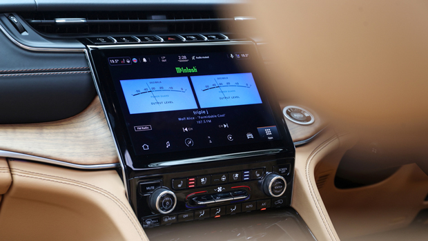 2022 Jeep Grand Cherokee Summit Reserve SUV silver - centre console