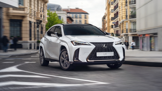 Lexus UX 2023 front 3/4 driving