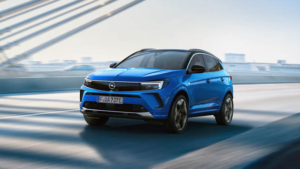 Opel Grandland 2022 driving shot