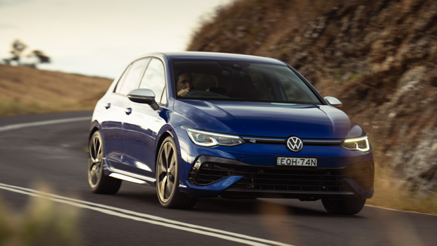 Volkswagen Golf R hatch 2022 front 3/4 4