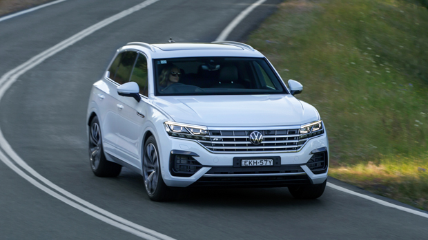 Volkswagen Touareg 2022 front 3/4