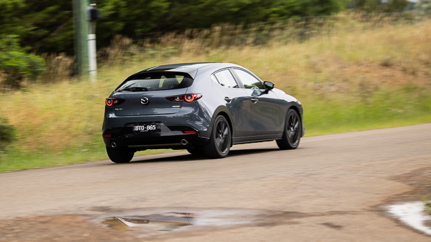 Mazda 3 G25 Evolve SP 2022 rear 3/4