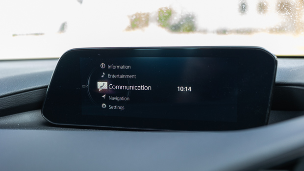 Mazda 3 G25 Evolve SP 2022 interior touchscreen