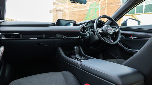 Mazda 3 G25 Evolve SP 2022 interior front