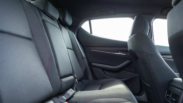 Mazda 3 G25 Evolve SP 2022 rear seats