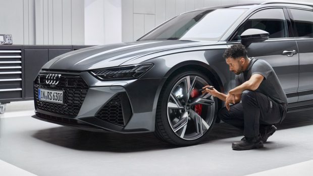 Audi Advantage oldmate checking the rims