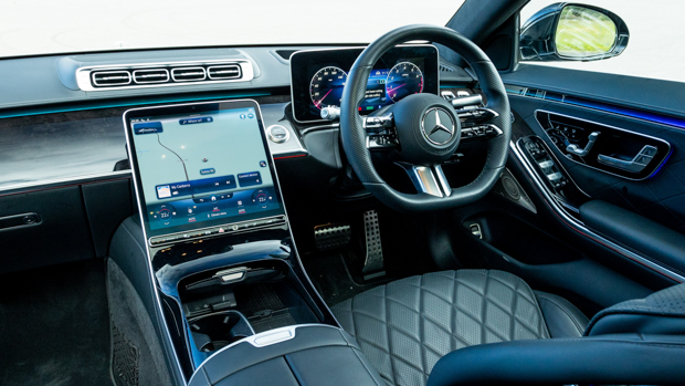 Mercedes-Benz S450 cabin 2022