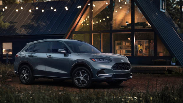 Honda HR-V 2022 with building in background