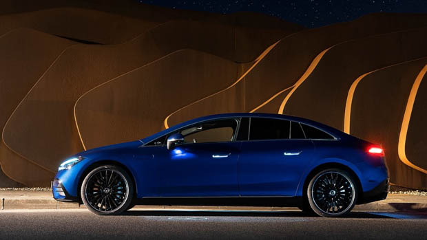 Mercedes-Benz EQE 2023 side angle