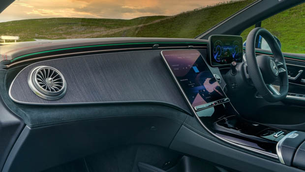 Mercedes-Benz EQE 2023 standard screen