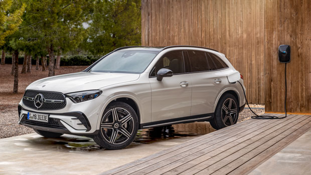 Mercedes-Benz GLC 2023 AMG Line white