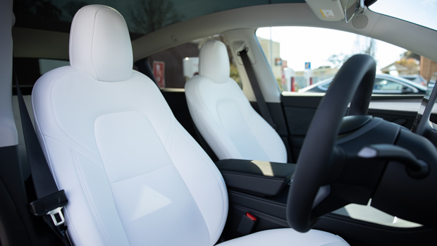 Tesla Model Y 2022 white seats