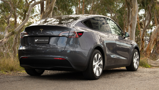 Tesla Model Y 2022 midnight silver rear end