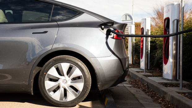 Tesla Model Y 2022 supercharging