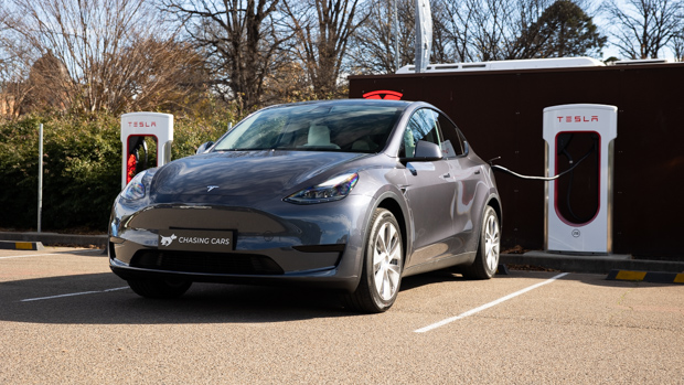 Tesla Model Y 2022 charging