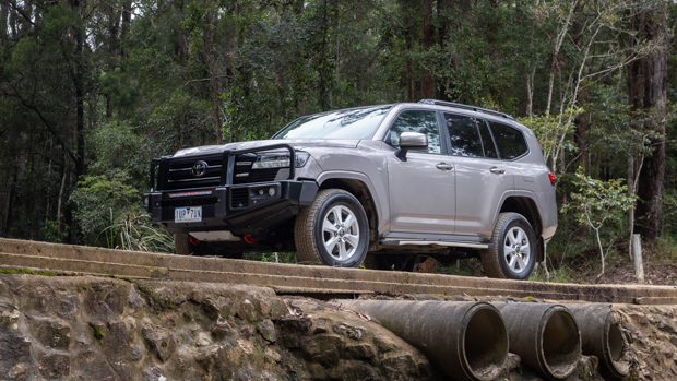 Toyota Land Cruiser 300 Sequence 2022 entrance 3/4
