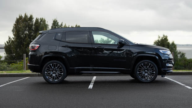 Jeep Compass S-Limited side profile 2022