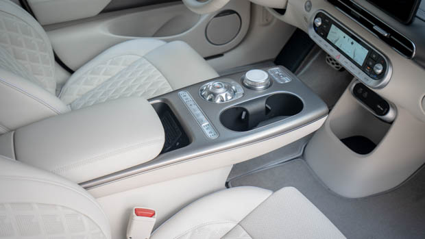 Genesis GV60 2022 centre console