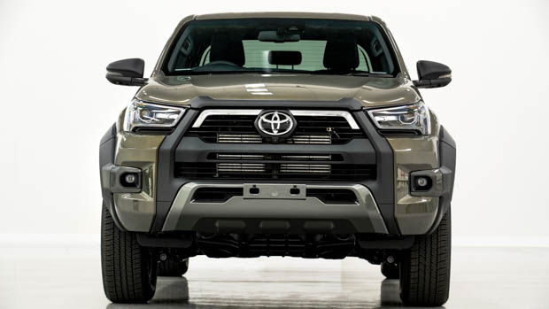 Toyota Hilux Rogue 2022 front end view
