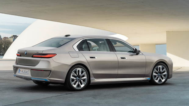 2023 BMW 7 Series under construction
